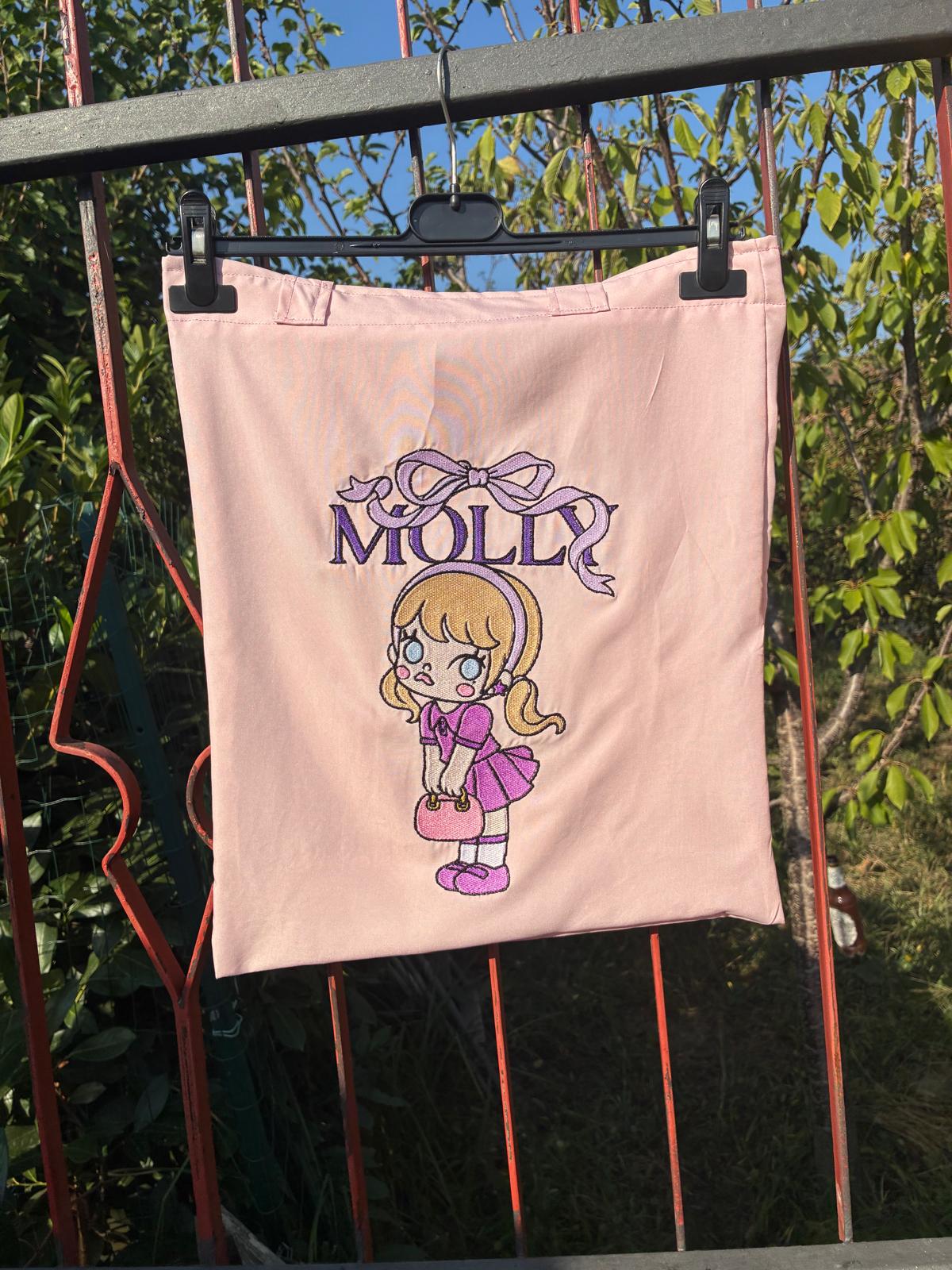 Tote bag rosa con nome Molly e personaggio ricamato